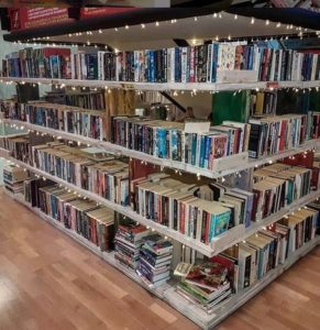 Book hero becsületkasszás könyvesbolt Dubaiban