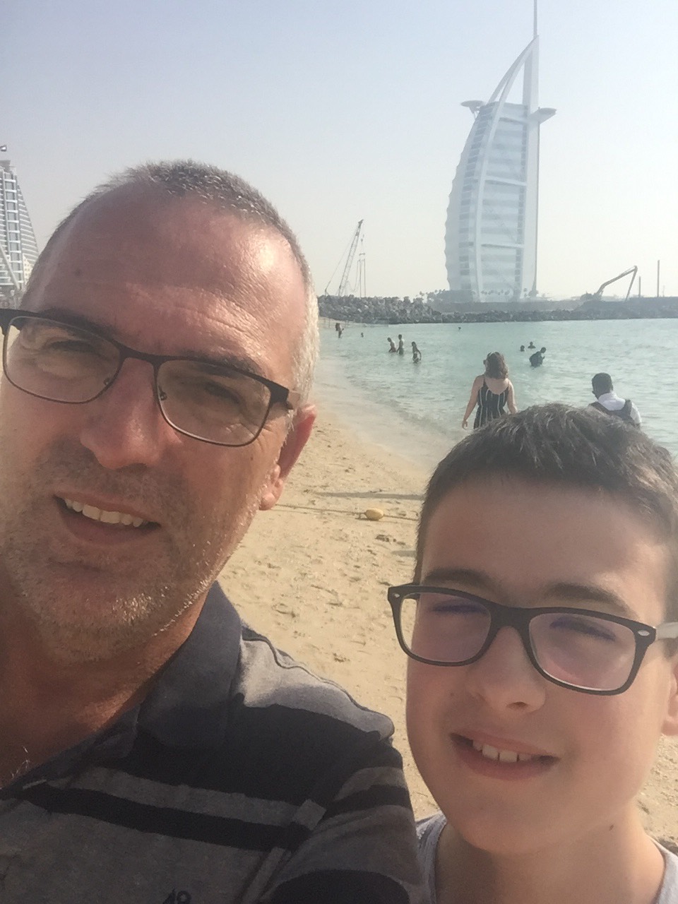 Budai Marci és Feri 2019 június - selfie a Jumeirah Open Beachen