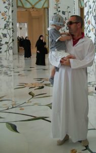Budai Marci és Feri a Sheikh Zayed mecsetben Abu Dhabiban